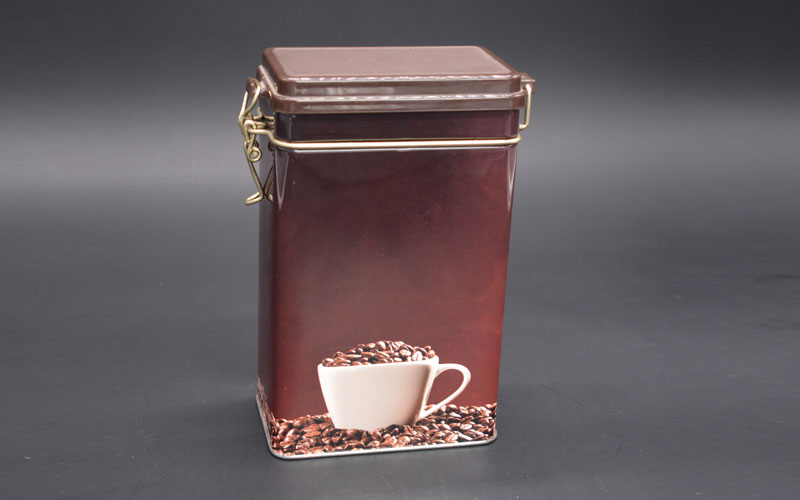 Snap-on lids in custom tin can designs