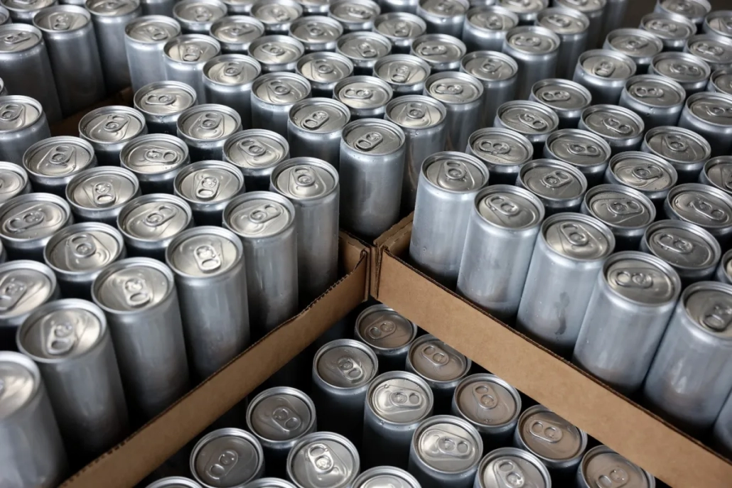 Production Efficiency and Labor Costs for Mass-Customized Tin Cans