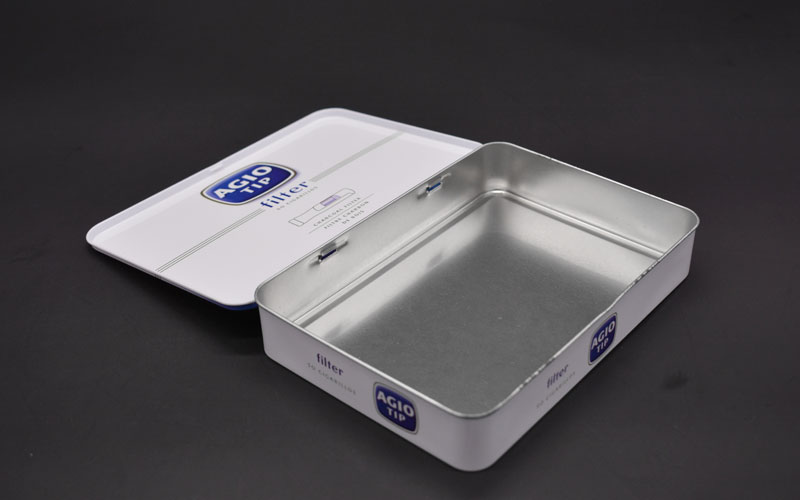 Food-grade liner for cigarette tins, protecting tobacco from internal corrosion