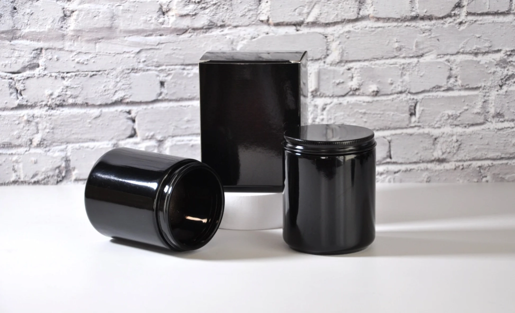 Why Does the Gloss of a Glossy Black Tins Fade, and How Can the Coating Prevent Fading