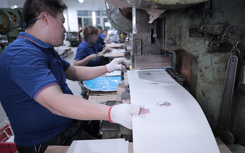 Manufacturing Process of Label-Friendly Tin Cans